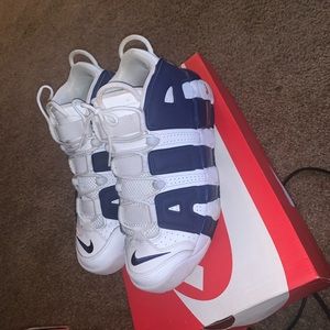 Men’s Knick colorway uptempo